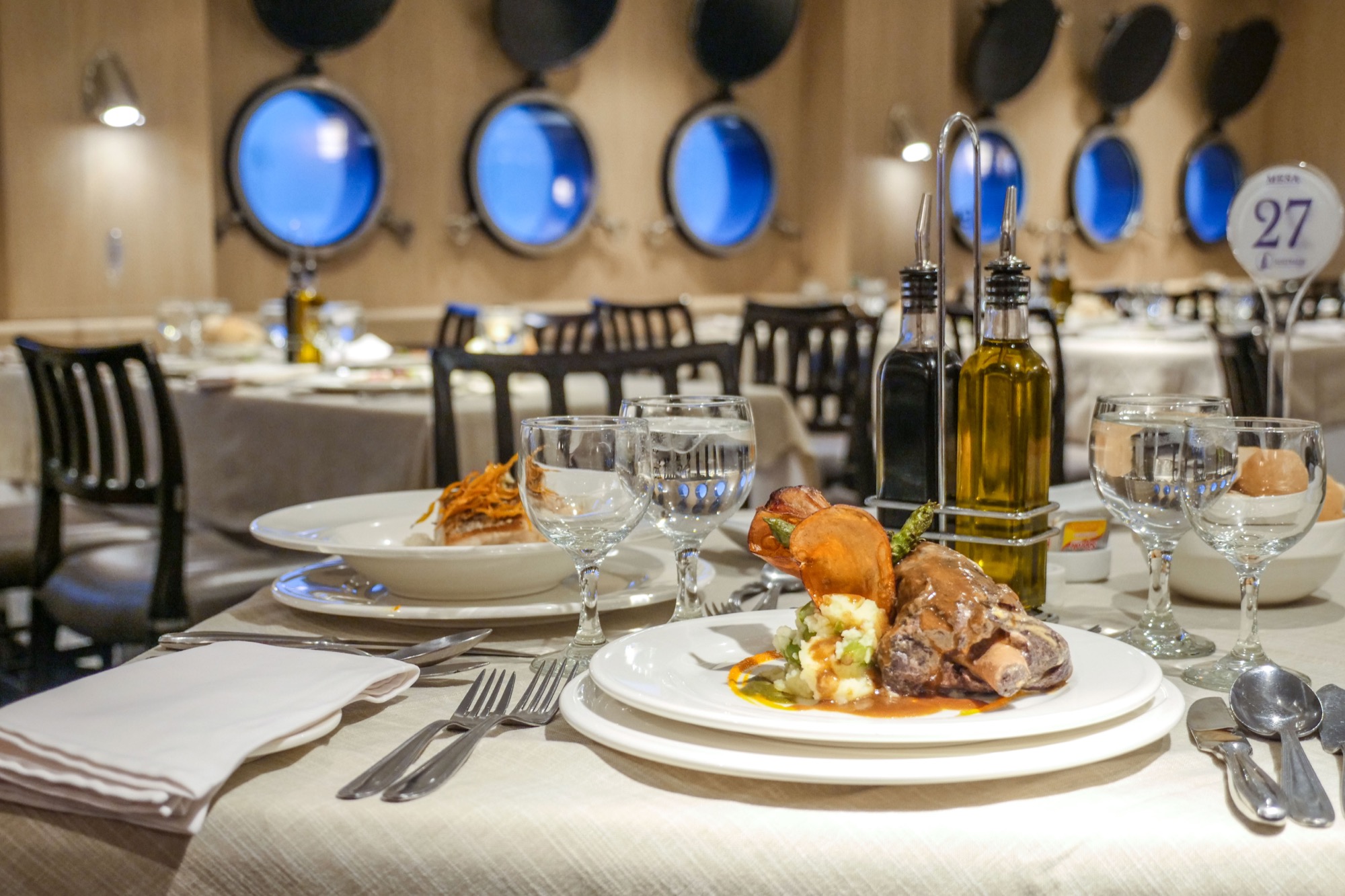 Australis Stella Australis Patagonia Dining 5.jpg